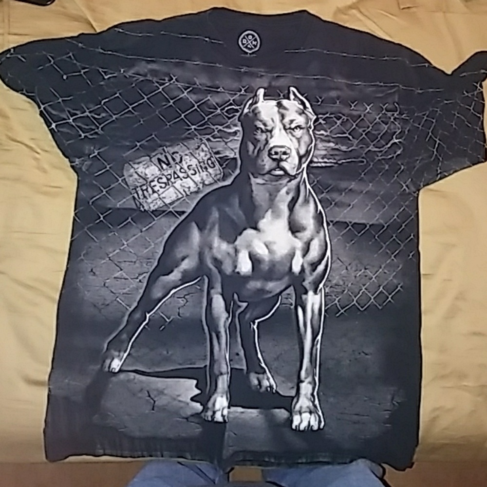 Black bulldog t shirt